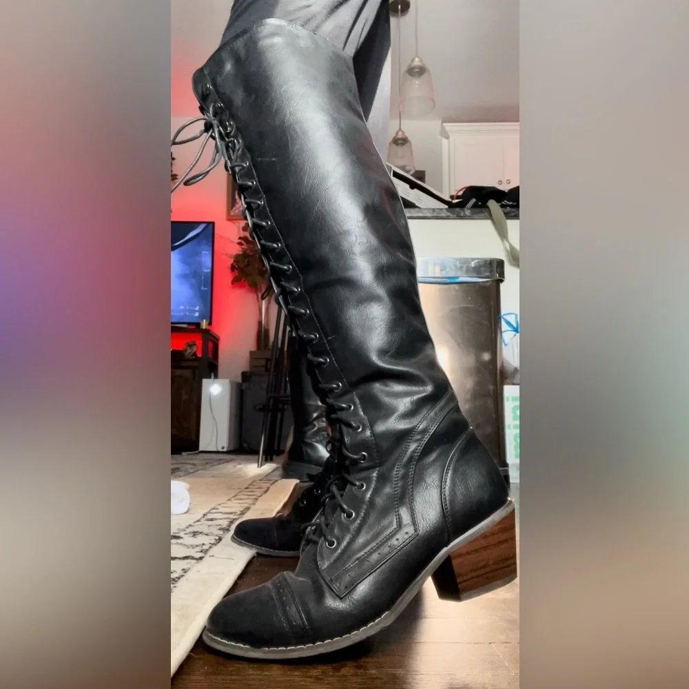 Knee high Black Lace Up Boots, warm fuzzy inside - Picture 3 of 16